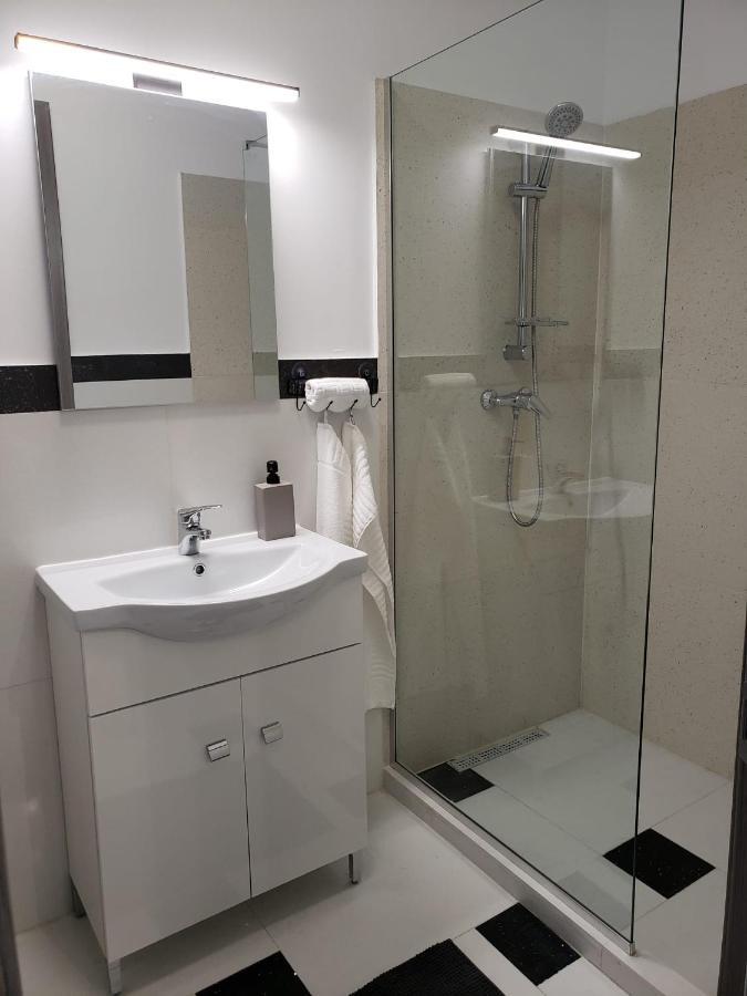 Sunrise Luxury Apartments Navodari Luaran gambar